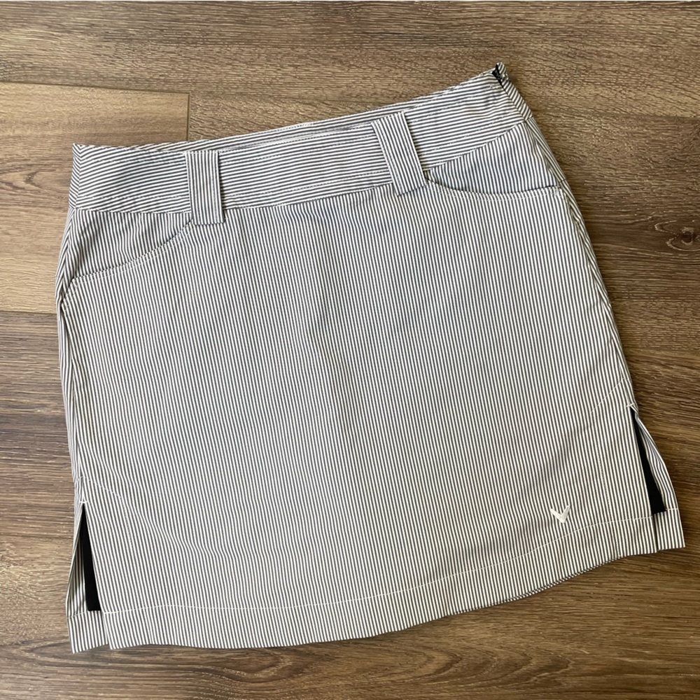 Callaway Women’s Golf Skort Grey and White Stripes 2